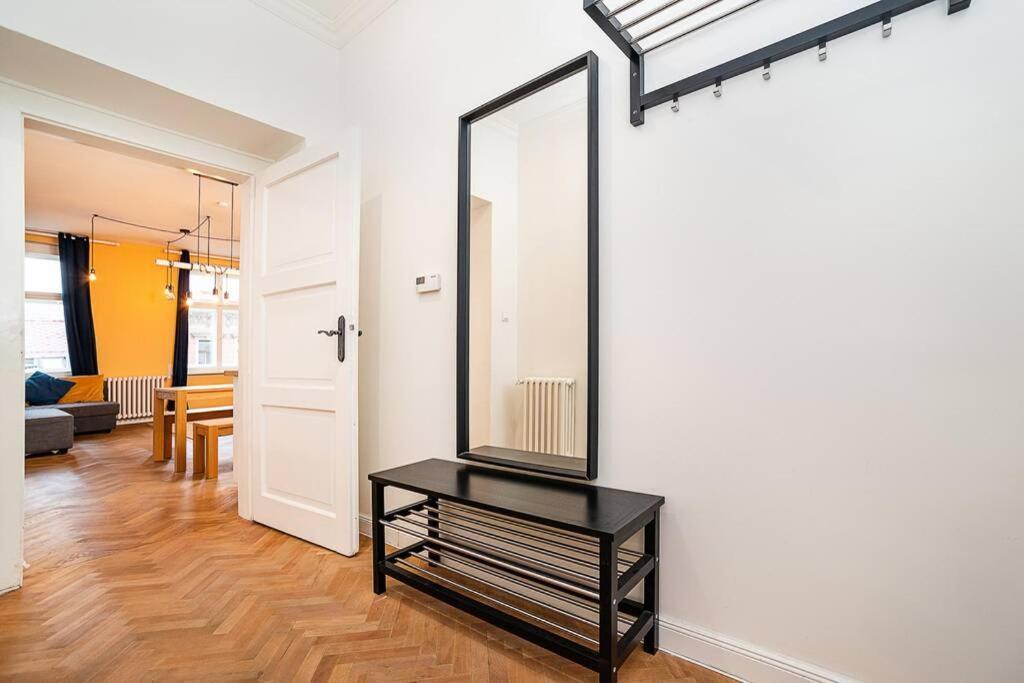 Appartement Elegant, Modern, 2-Bed Flat By Museum Of Prague Extérieur photo