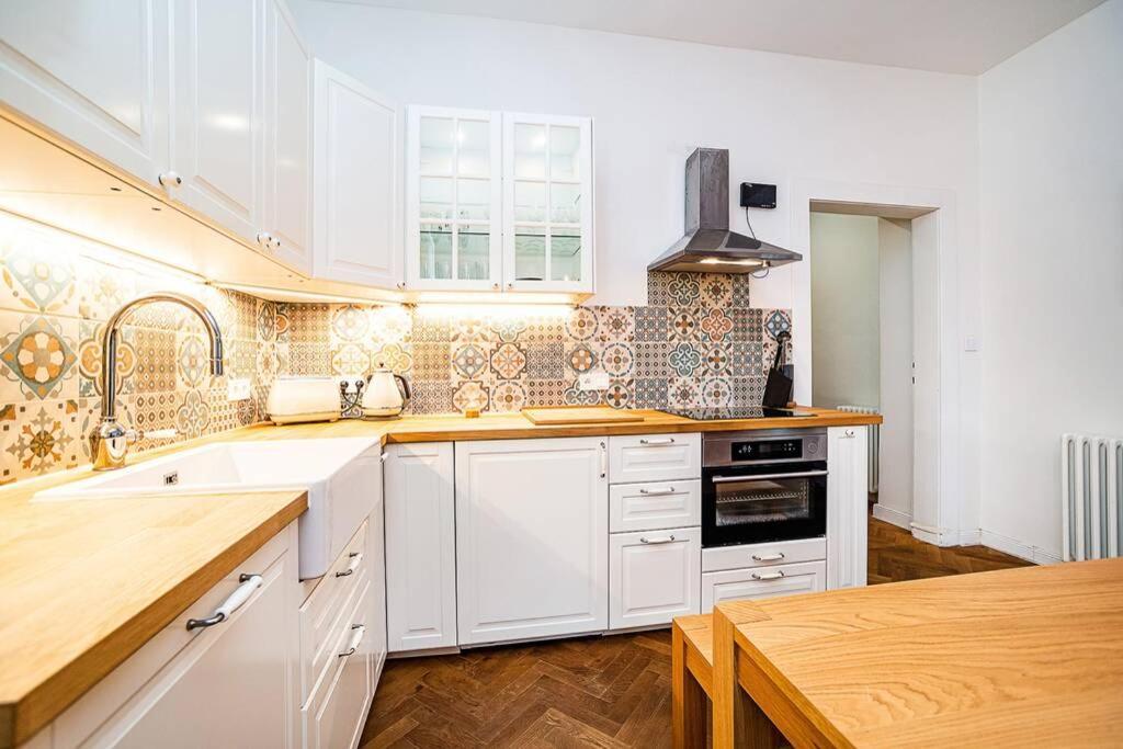 Appartement Elegant, Modern, 2-Bed Flat By Museum Of Prague Extérieur photo